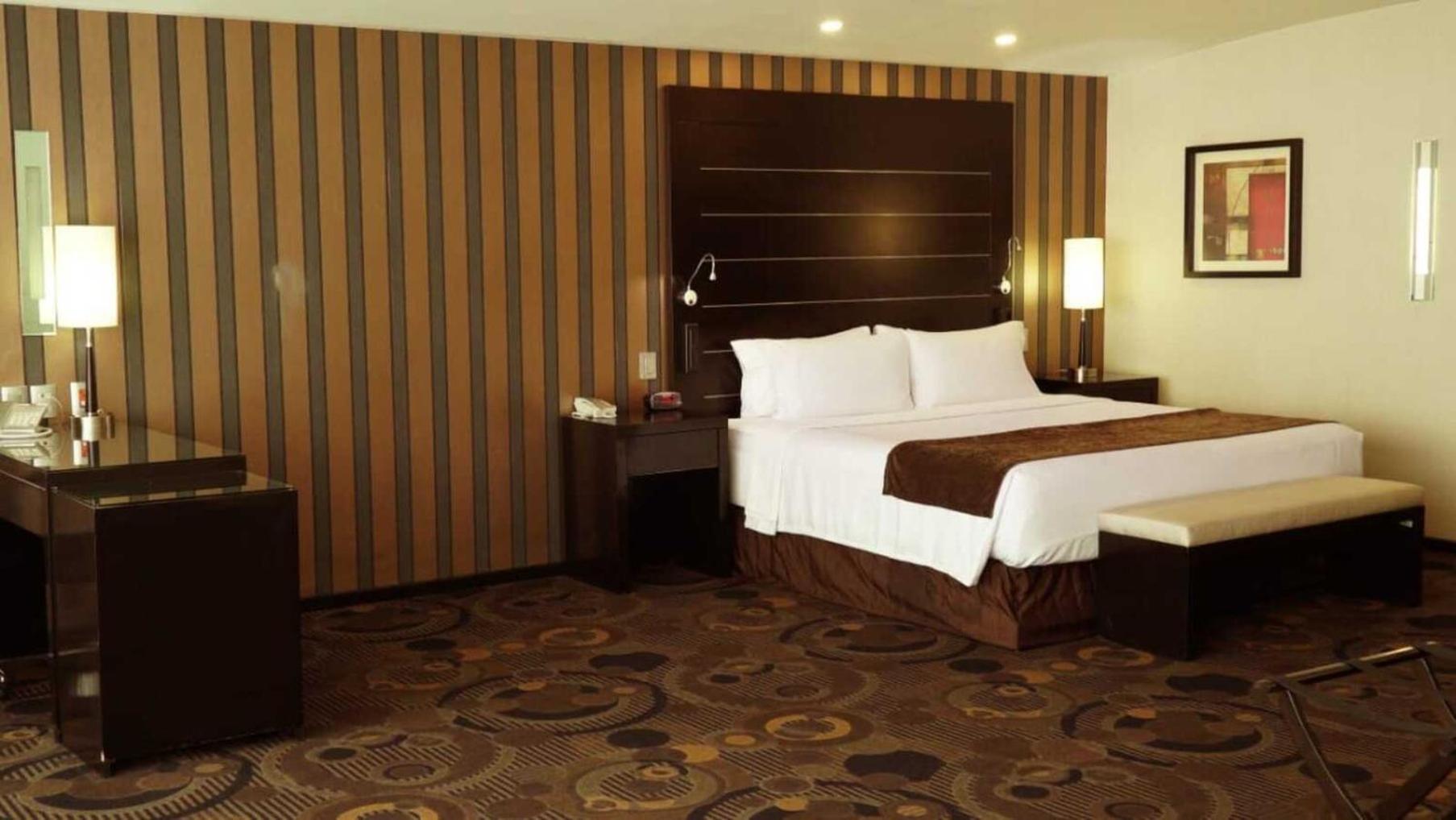 Hotel Crowne Plaza Toluca - Lancaster By Ihg Exterior foto